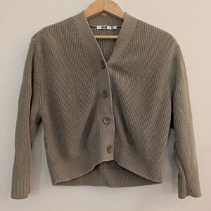 UNIQLO Women's Beige Cardigan Sweater Medium